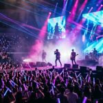 Концерт CNBLUE в Бангкоке 2026 на сцене Thunder Dome: участники корейской рок-группы 3LOGY Tour и фанаты K-rock.