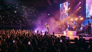 Daniel Caesar в Бангкоке: атмосфера концерта на IMPACT Arena с яркой сцены и зрителями вечером 9 июня 2026